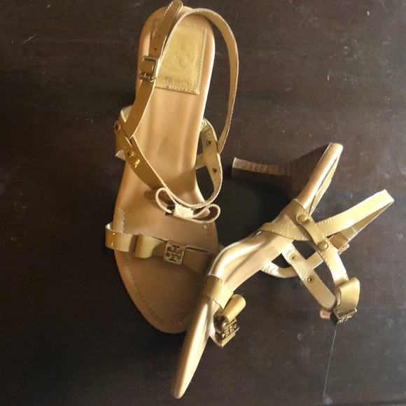 Tory Burch strappy nude sandals - Picture 2 of 5